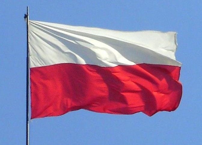 Polish finance minister slashes VAT for beauty